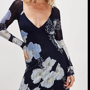 Free people Calla Long Sleeve v neck midi dress blue floral size M